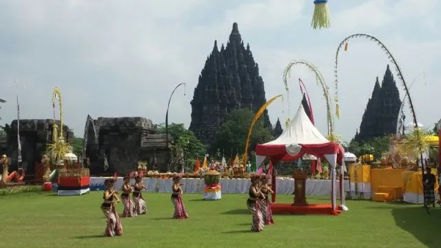 Gelaran Konser Rock di Candi Prambanan Tuai Kecaman Ahli Arkeologi. Situs Budaya Kok Buat Konser? 8