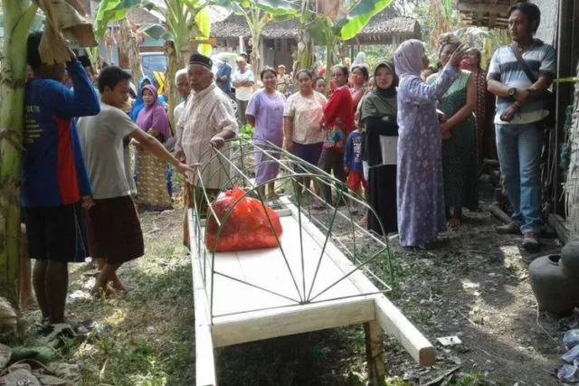 3 Bulan Meninggal, Jasad Nenek Ditemukan Tinggal Tulang. Kok Bisa Nggak Ada yang Peduli Selama Itu? 6