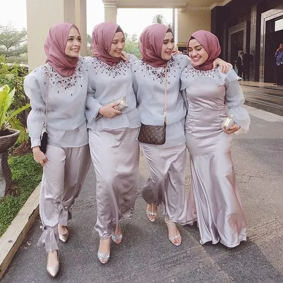 12 Inspirasi Atasan Berbahan Kain Kaca atau Organza Buat Pergi Kondangan, Spesial Untukmu yang Berhijab 23