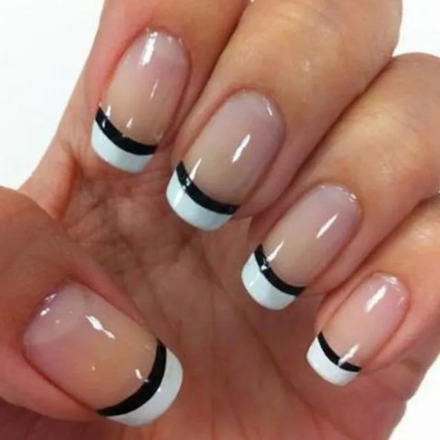 13 Modifikasi Polesan Kuku Ala French Manicure yang Memanjakan Mata 23