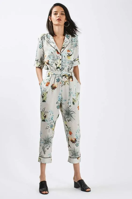 14 Inspirasi Busana Piyama 'Pajama Style' untuk Bepergian ke Luar Rumah. Because Why Not?! 26