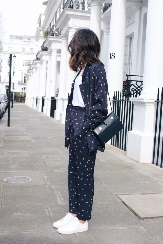 14 Inspirasi Busana Piyama 'Pajama Style' untuk Bepergian ke Luar Rumah. Because Why Not?! 27