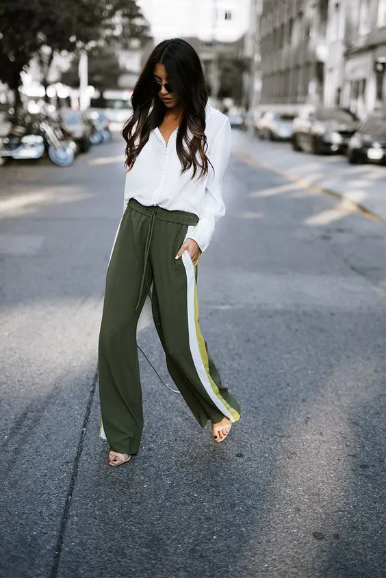 13 Inspirasi 'Track Pants Style'. Kini, Celana Training Ala Seragam Olahraga Bisa Dipakai Ke Mana-mana 15