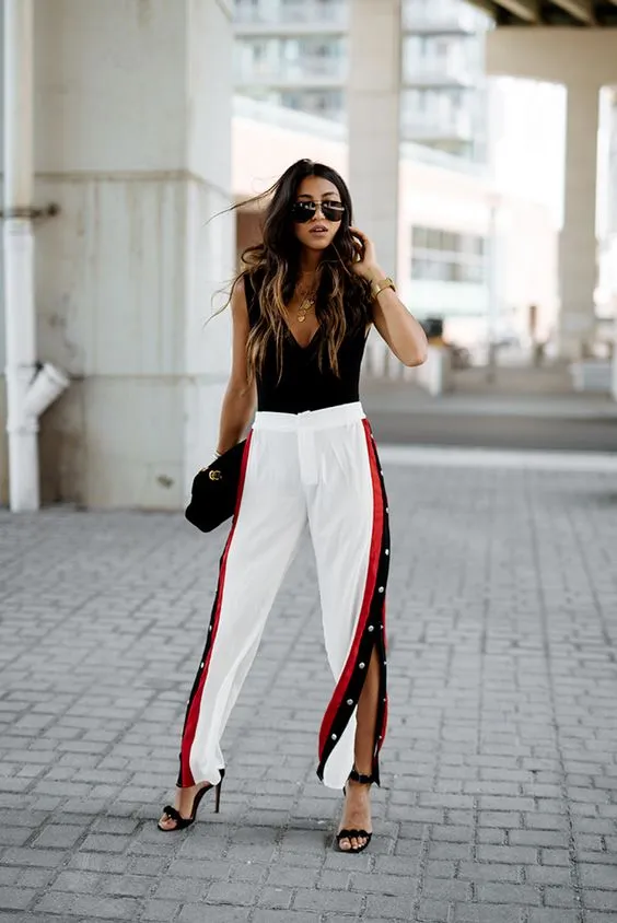 13 Inspirasi 'Track Pants Style'. Kini, Celana Training Ala Seragam Olahraga Bisa Dipakai Ke Mana-mana 16