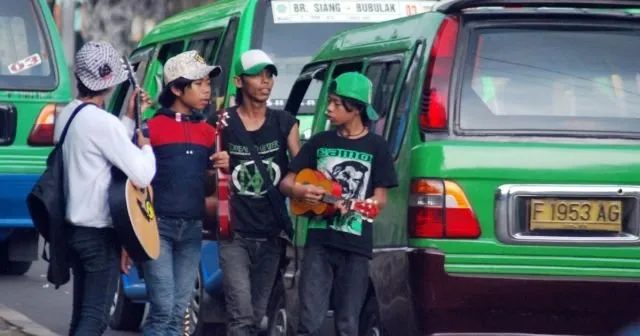 Pengamen Dinilai Makin Meresahkan. Ini 5 Alasan Kenapa Mereka Masih Banyak Berkeliaran 9