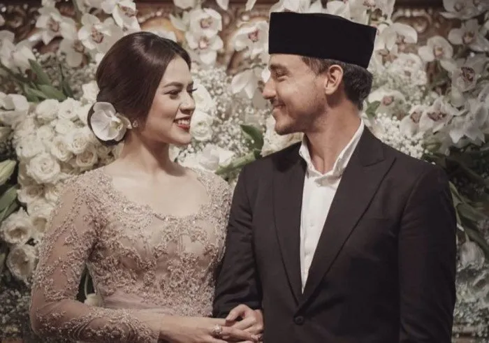 9 Fase Legawa Pasangan Beda Usia dari Menghadang Nyiyiran sampai ke Pernikahan #HipweeJurnal 12