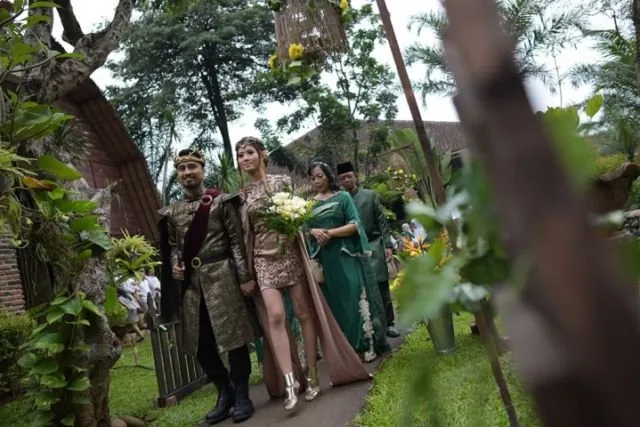 Pernikahan Bertema Game of Thrones dengan Latar Rustic Ini Jadi Sorotan. Unik dan Mengesankan! 21