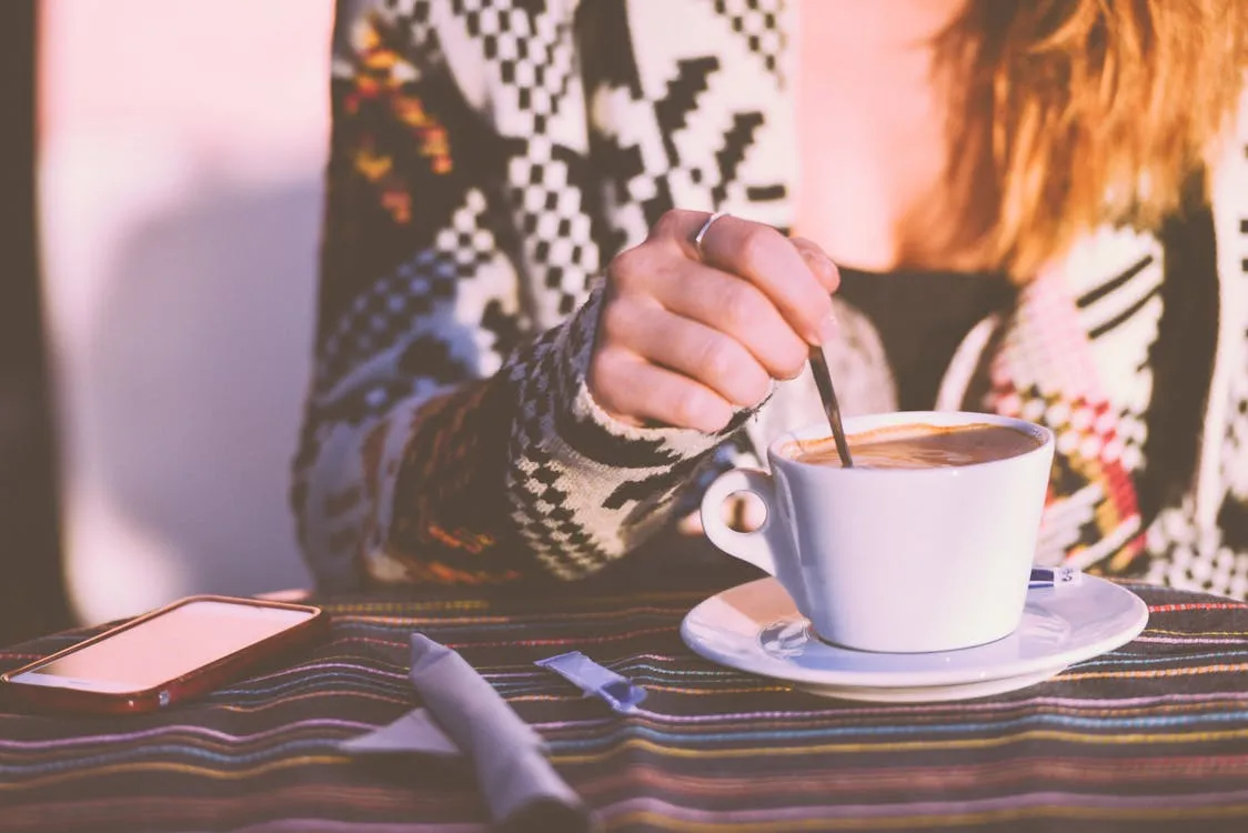 13 Quote Setjangkir Kopi Untuk Kamu yang Lagi Sendiri, Bisa Jadi Caption yang Romantis Tapi Nggak Lebay!