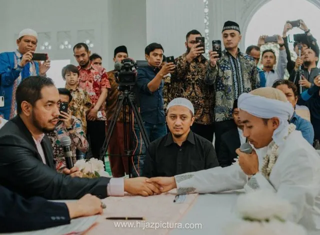 Kisah Cinta Alma: dari Bergaul dengan Awkarin, Berhijrah, Hingga Dinikahi Taqy Malik Seorang Hafiz Quran 8