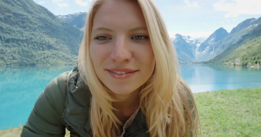 Menebak Kepribadian Warganet dari Cara Mereka Selfie. Kamu Sendiri Tipe Orang yang Nomor Berapa? 8