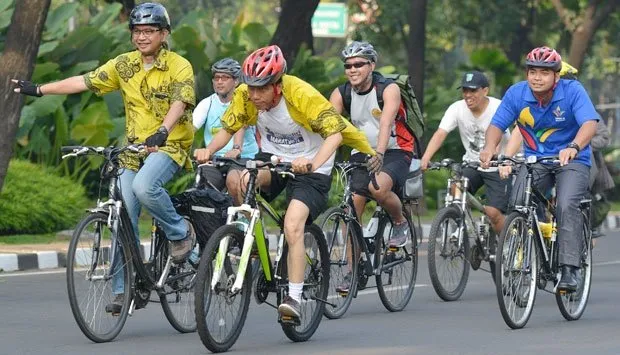Ada Apa dengan Jokowi dan Sepeda? Mungkin Ini 5 Alasan Di Balik Hobi Presiden Kita Bagi-bagi Sepeda 7