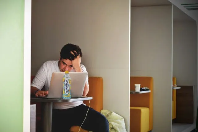 Meski Hanya Dipendam dalam Hati, Hal-hal Ini Sebenarnya Bikin Orang-orang Sebel Sama Kamu Lho 8