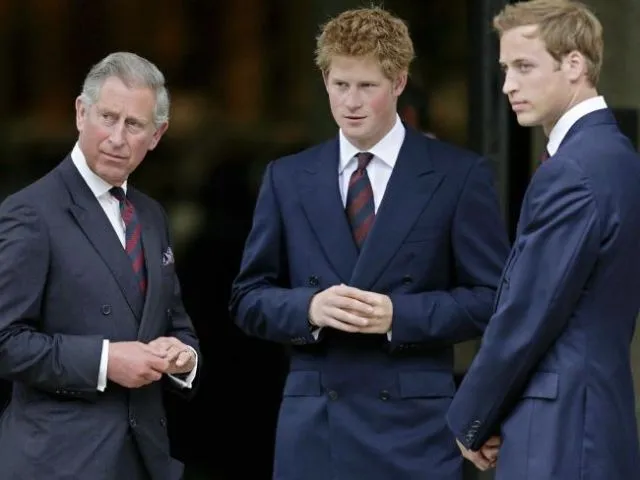 7 Aturan Aneh Kerajaan Inggris. Salah Satunya Prince George Harus Selalu Pakai Celana Pendek 10
