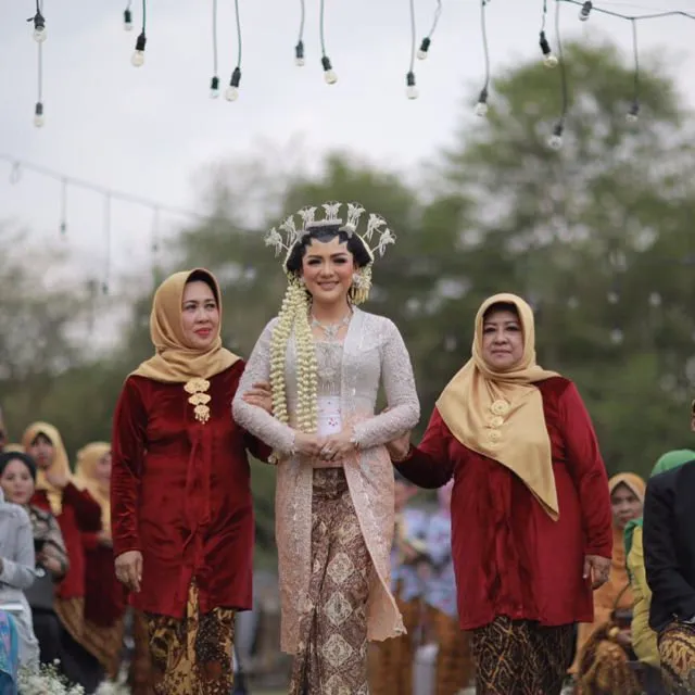 13 Foto Inspirasi dari Pernikahan Vicky Shu dengan Latar Belakang Candi Borobudur. Elegan, Unik dan Memesona 14