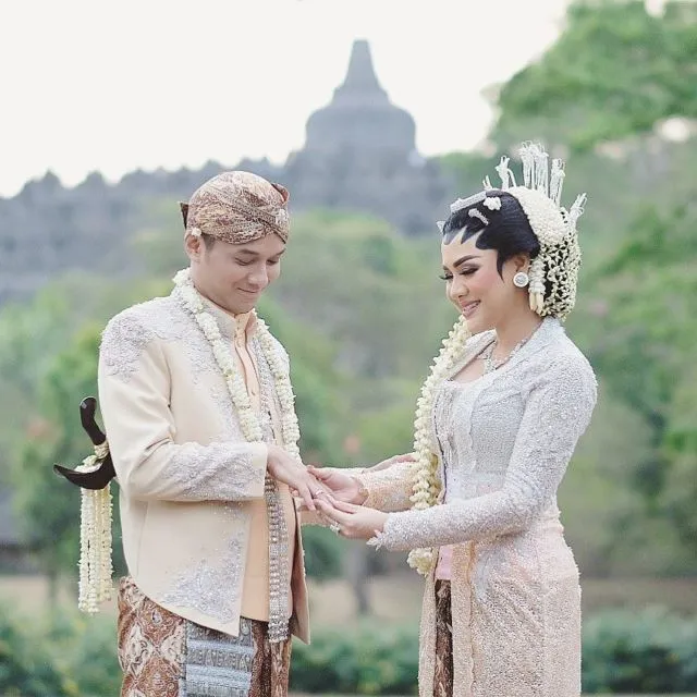 13 Foto Inspirasi dari Pernikahan Vicky Shu dengan Latar Belakang Candi Borobudur. Elegan, Unik dan Memesona 17