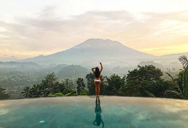 10 Hotel di Bali dengan Infinity Pool Terbaik & Instagramable 14 hotel di bali dengan infinity pool