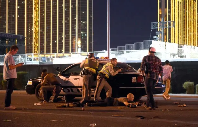 Awalnya Dikira Kembang Api, Ini Potret Kengerian Penembakan Membabi Buta di Las Vegas 20
