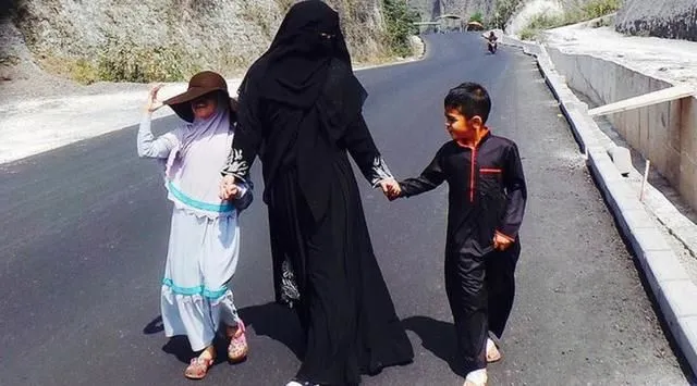 Timbulkan Kontroversi, Larangan Pakai Cadar di UNS Langsung Dievaluasi 7
