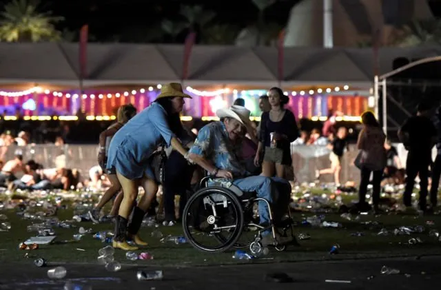 Awalnya Dikira Kembang Api, Ini Potret Kengerian Penembakan Membabi Buta di Las Vegas 19