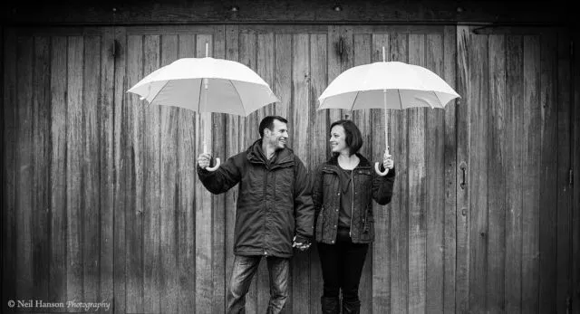 18 Inspirasi Foto Prewedding Romatis Saat Hujan. Basah? Bukan Masalah! 32