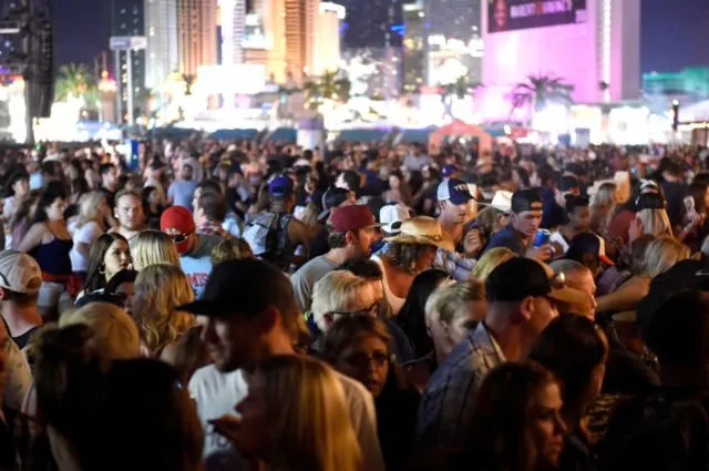 Awalnya Dikira Kembang Api, Ini Potret Kengerian Penembakan Membabi Buta di Las Vegas 12