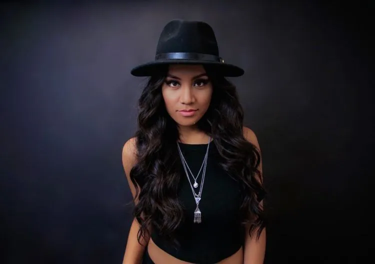 Maharasyi Hansa, Suara Emasnya Getarkan Panggung The Voice America! 14
