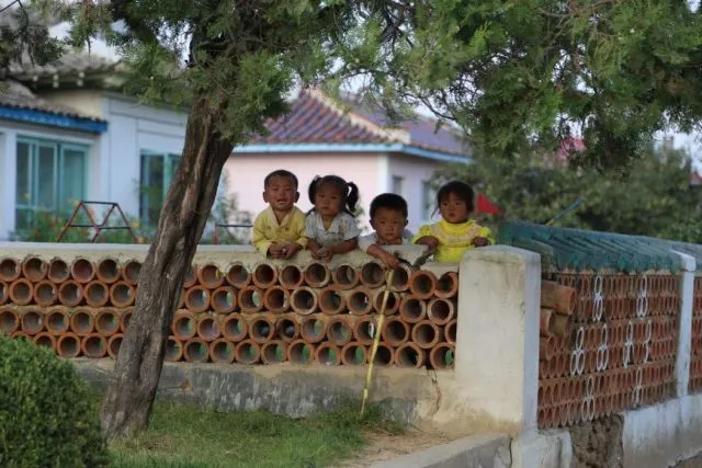 Sering Digambarkan Kayak Dunia Lain, Begini Potret Langsung dari Korut 23