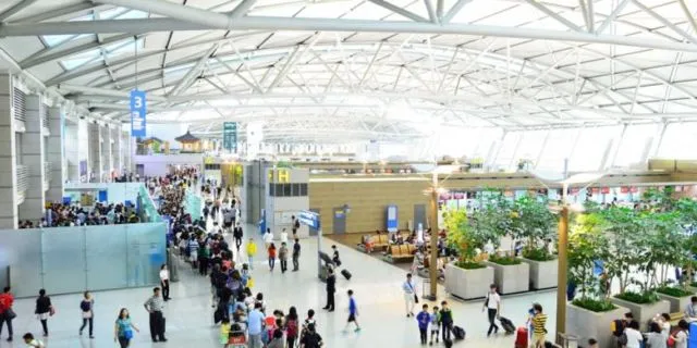 Mukanya Aneh karena Operasi Plastik, 3 Turis China Tertahan di Bandara Korea! 5