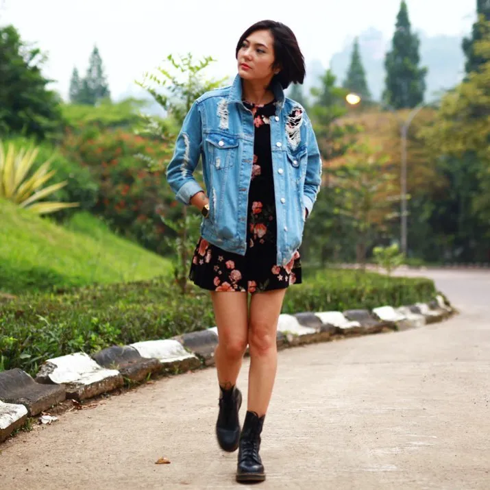 Musim Hujan Bukan Masalah, 10 Gaya Jaket Ini Justru Buat Kamu Kekinian dan Tetap Gaya! 18