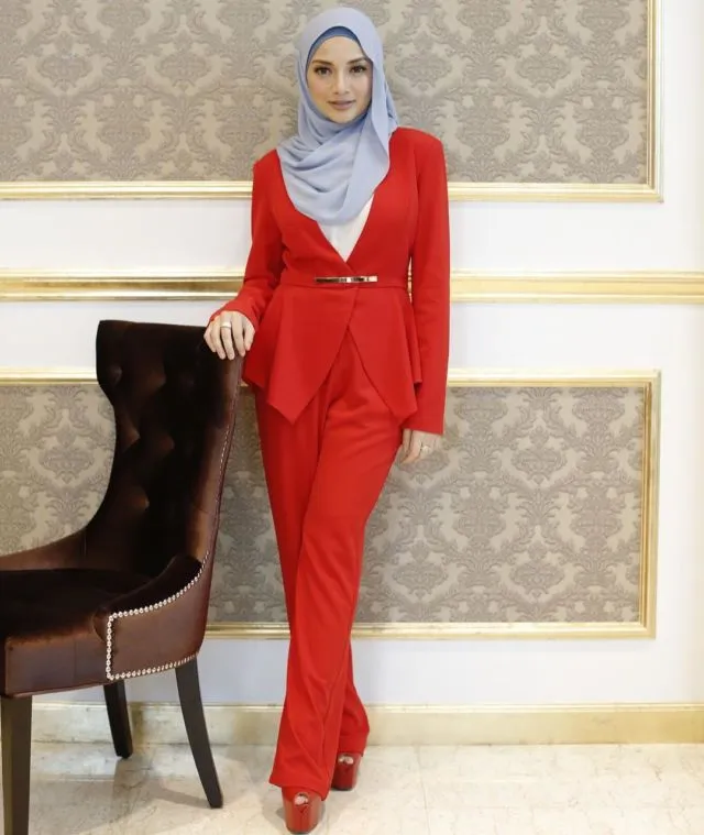 Inilah Warna Busana yang Boleh dan Jangan Kamu Pakai di Kantor. Menurut Penelitian, Bisa Pengaruh ke Karier Lho! 16