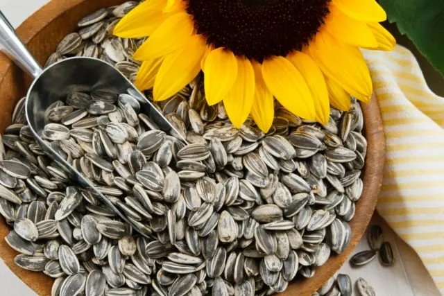 9 Makanan yang Bisa Bikin Kulit Lebih Cerah Bercahaya Secara Alami 18