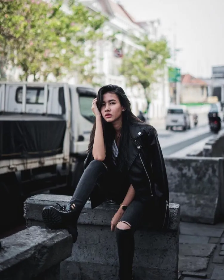 Musim Hujan Bukan Masalah, 10 Gaya Jaket Ini Justru Buat Kamu Kekinian dan Tetap Gaya! 19