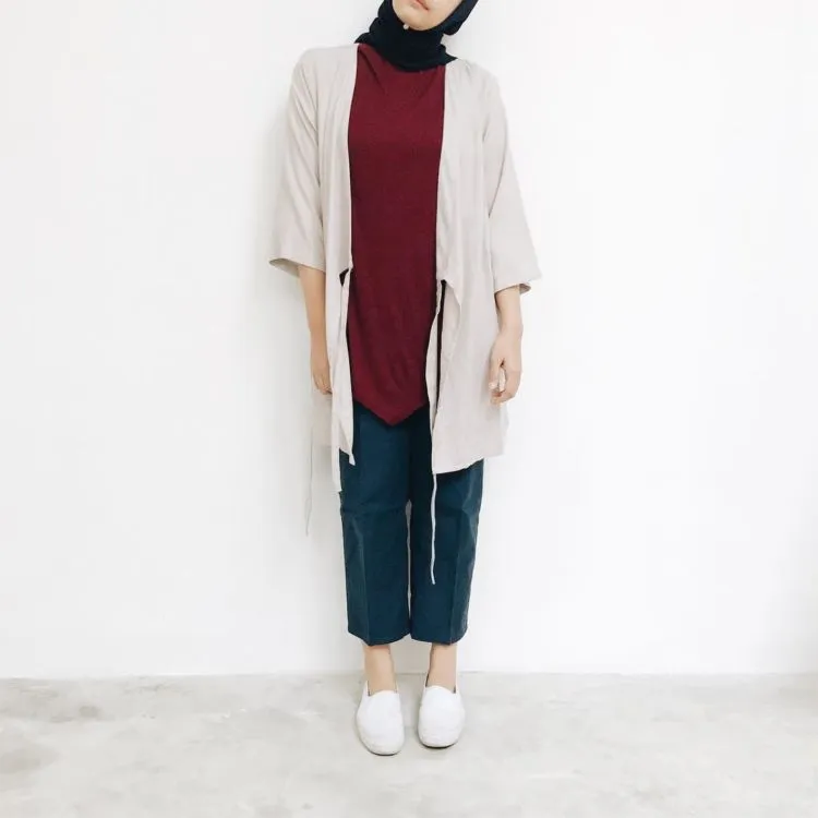 10 Gaya Celana Bahan Ini Bisa Jadi Inspirasimu untuk ke Kantor 16