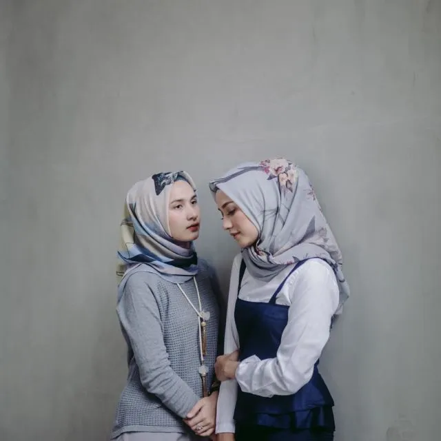 13 Ragam Tampilan Hijab Voal yang Lembut dan Anti Gerah. Simpel Tapi Cantik! 17