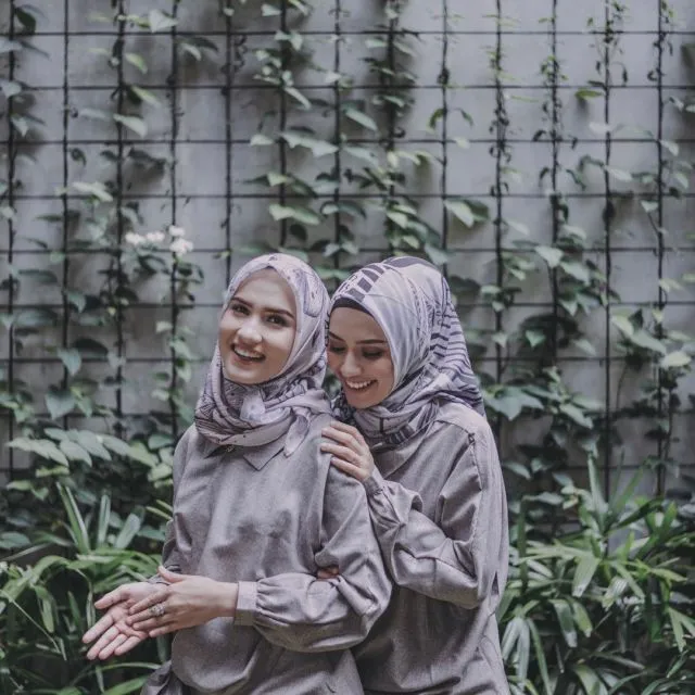13 Ragam Tampilan Hijab Voal yang Lembut dan Anti Gerah. Simpel Tapi Cantik! 22