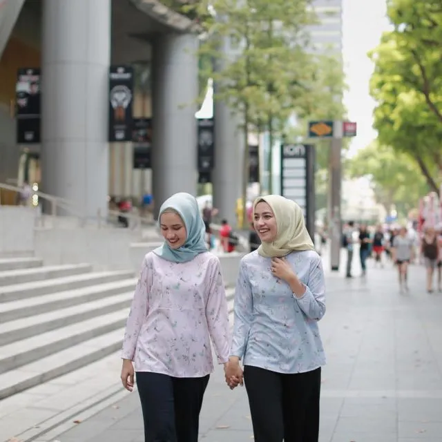 13 Ragam Tampilan Hijab Voal yang Lembut dan Anti Gerah. Simpel Tapi Cantik! 18