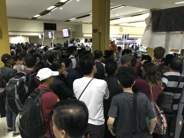 Lagi, Lion Air Delay Parah Hingga Berjam-jam. Penumpang yang Terlantar Pun Ngamuk! 6
