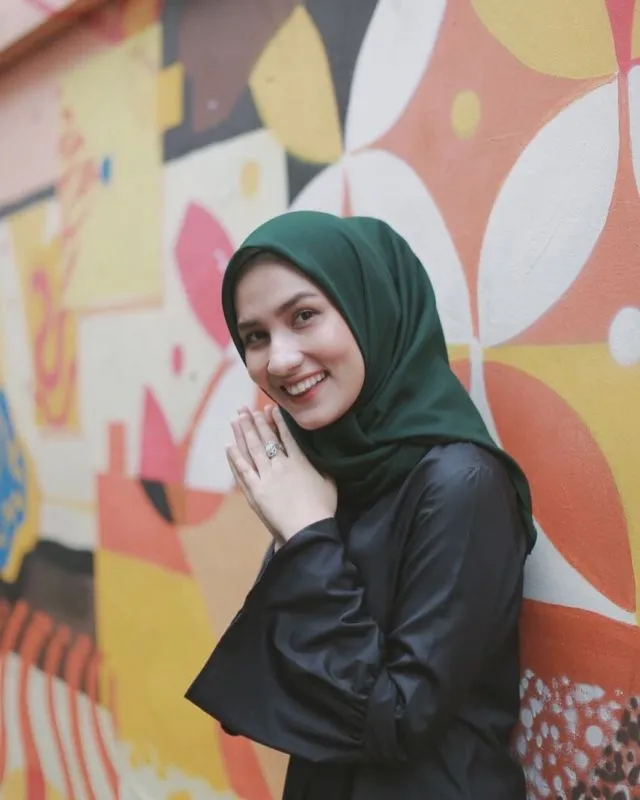 13 Ragam Tampilan Hijab Voal yang Lembut dan Anti Gerah. Simpel Tapi Cantik! 15