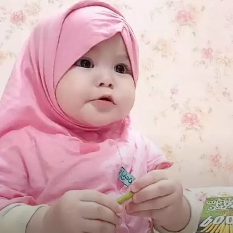 Yuk, Intip 11 Gaya Baby Naura, Selebgram Balita yang Tengah Jadi Idola! 22
