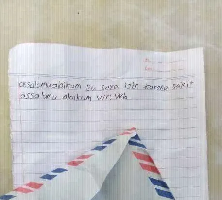 Dari Nenggak Micin Sampai Bakar Ijazah, Ini Lho 10 Kelakuan Kids Zaman Now yang Bikin Gagal Paham! 13