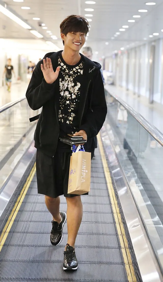 Style Aktor Korea yang 'Laki Banget' Ini Bisa Jadi Inspirasi Para Cowok Lho 19