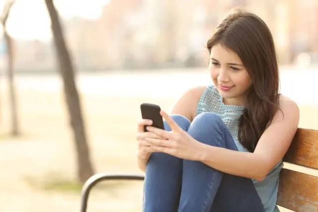 6 Tanda Pasanganmu Bisa Dipercaya. Nggak Harus Berbagi Password Social Media 8