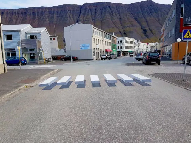 Unik, Ada Zebra Cross 3 Dimensi. Bikin Mobil pun Makin Hati-Hati! 12