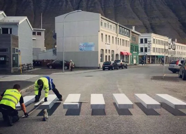 Unik, Ada Zebra Cross 3 Dimensi. Bikin Mobil pun Makin Hati-Hati! 8