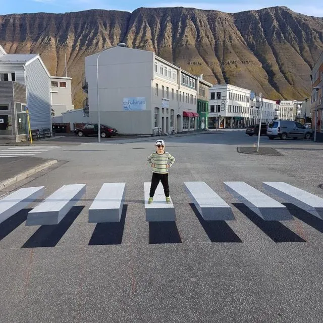 Unik, Ada Zebra Cross 3 Dimensi. Bikin Mobil pun Makin Hati-Hati! 11