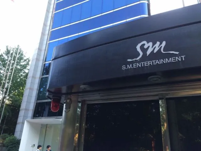 Tiga Member Hengkang, Bukan Berarti SNSD Bubar. Fans Diharap Tenang 10