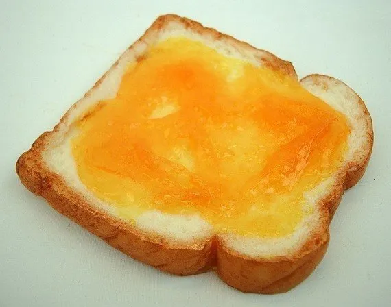 Kue yang Terlihat Lezat Ini Sering Disangka Bisa Dimakan, Tapi Ternyata... 14