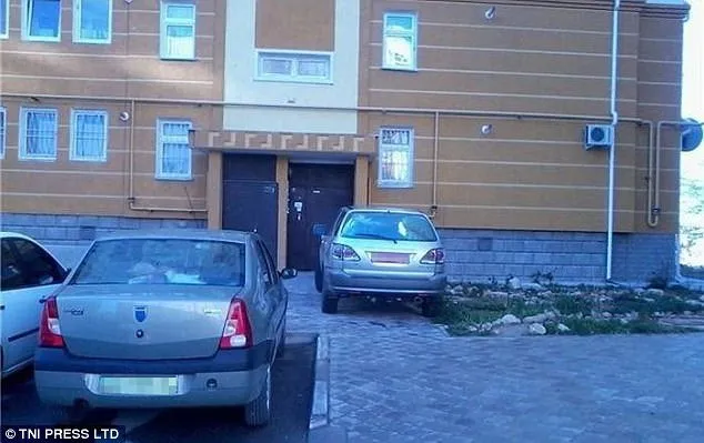 15 Foto Mobil yang Diparkir Sembarangan Ini Kocak Abis. Jangan Ditiru ya! 29