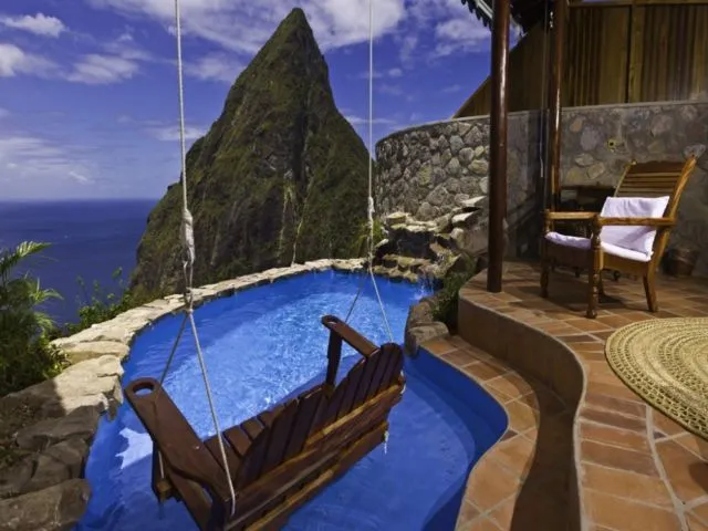 15 Hotel Menakjubkan yang Bikin Kamu Pengen Segera Menginap di Sana! 17