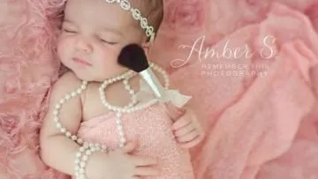 15 Inspirasi Foto Bayi Baru Lahir yang Super Kece. Temanya Bisa Kamu Sontek Nih